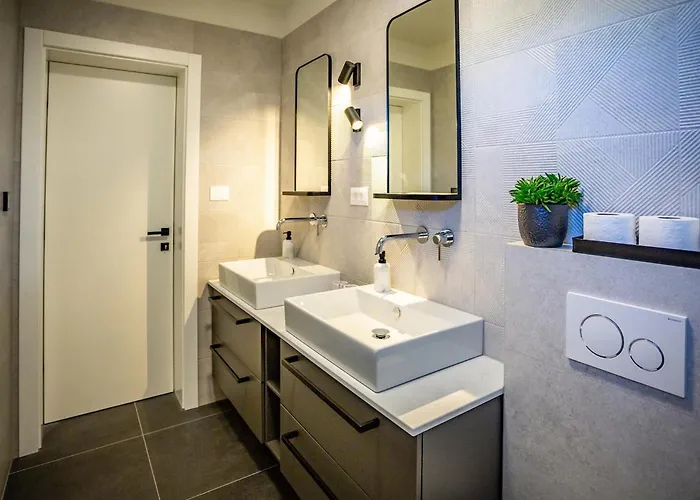 Mia Stella Ровинь