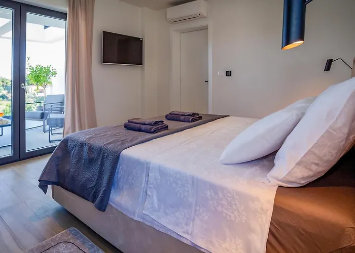 Mia Stella Ровинь